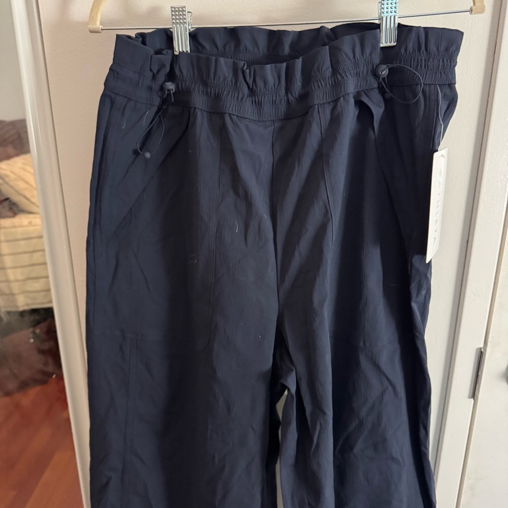 ATHLETA Trekkie High Rise Parachute Pant - Navy NWT / Large Tall LT - Picture 4 of 9